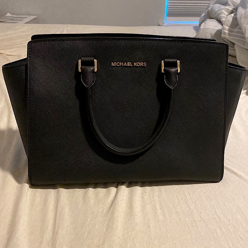 🆘❗️LAST CHANCE ❗️🆘 SALE‼️ EUC MK crossbody